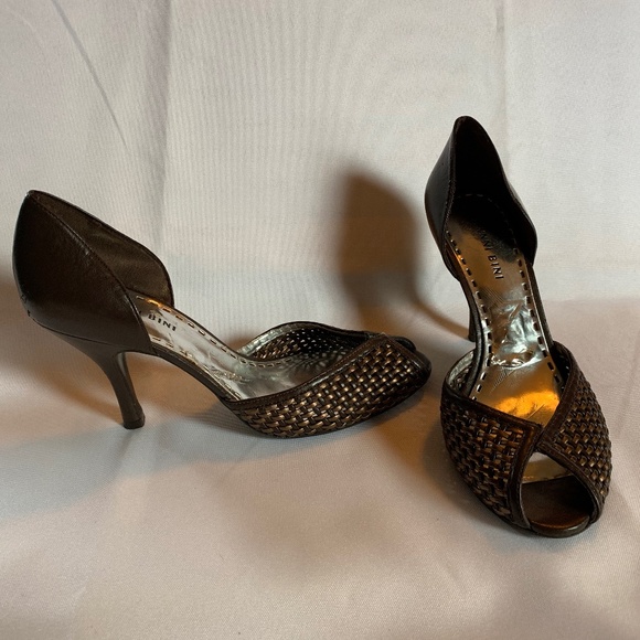 Gianni Bini Bronze and Bown Woven Open Toe Heels! - Picture 1 of 9